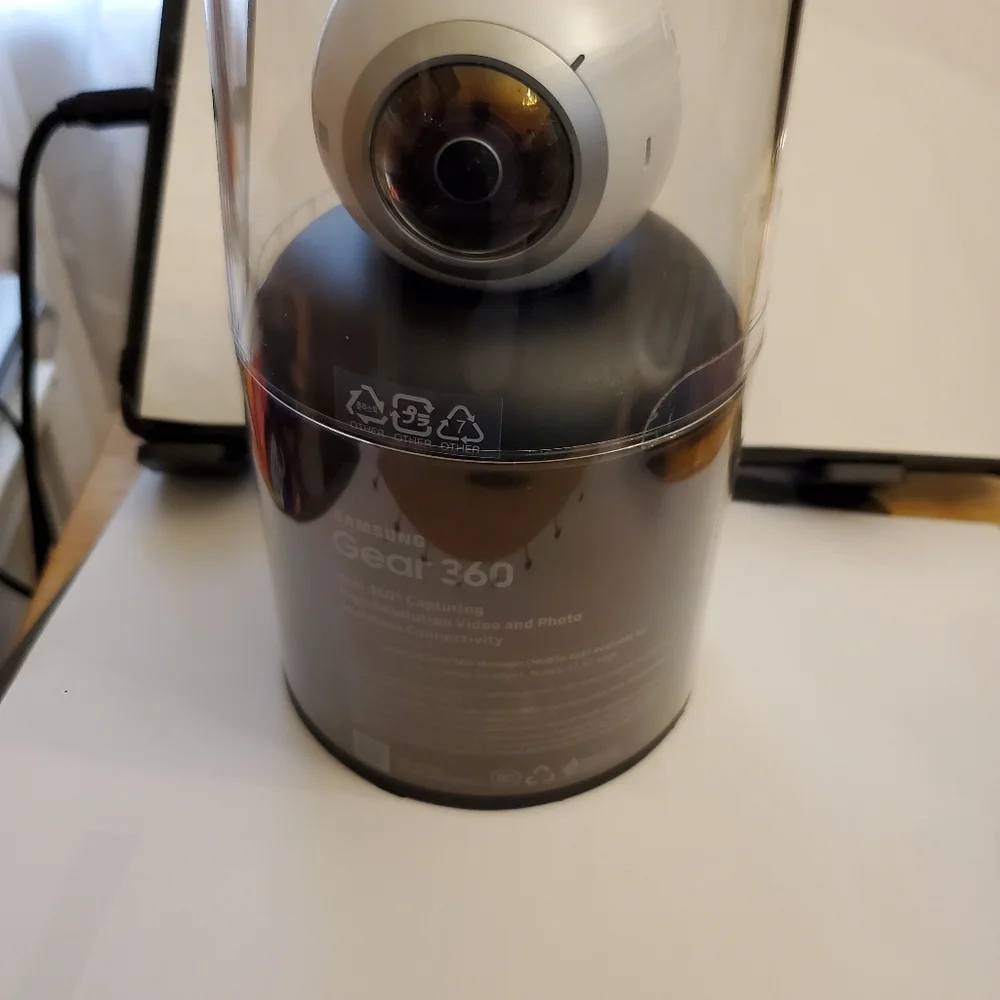 Samsung gear 360 camera